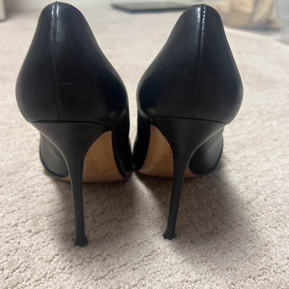 Black leather Casadei pumps with bow front detail - Picture 3 of 3